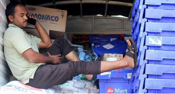 जियोमार्ट ने मचाई उथल-पुथल, लाखों की रोजी-रोटी संकट में